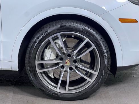 Used 2023 Porsche Cayenne Turbo AWD/4WD image 12