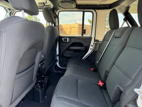 Used 2021 Jeep Wrangler Unlimited Sahara AWD/4WD image 13