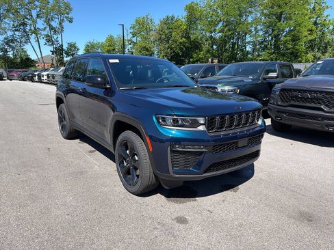 New 2026 Jeep Grand Cherokee Limited w/ Limited Altitude Package AWD/4WD image 4