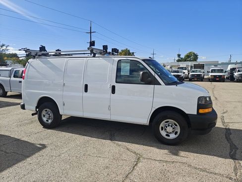 Used 2019 Chevrolet Express 2500 image 3