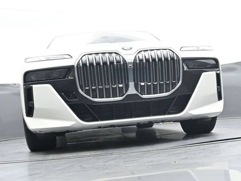 Used 2024 BMW 740i xDrive AWD/4WD image 38
