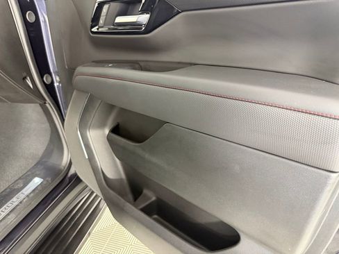 Used 2025 Chevrolet Suburban RST image 36