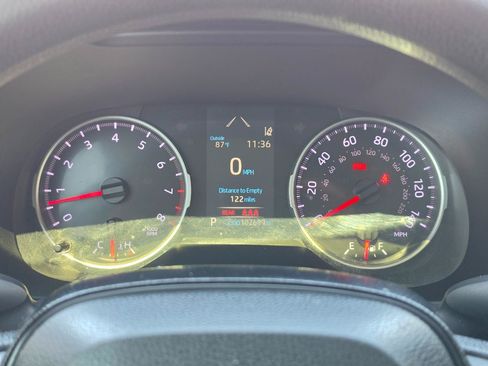 Used 2020 Toyota RAV4 LE FWD image 18