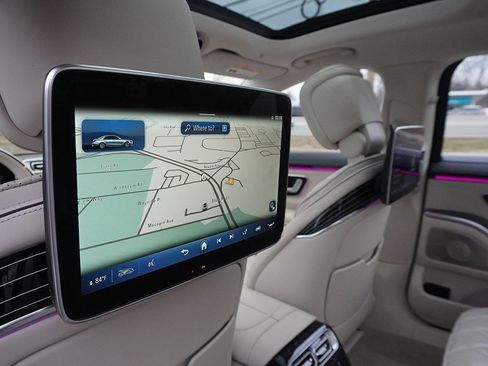 Used 2023 Mercedes-Benz S 580 4MATIC Sedan w/ 3D Technology Package image 50