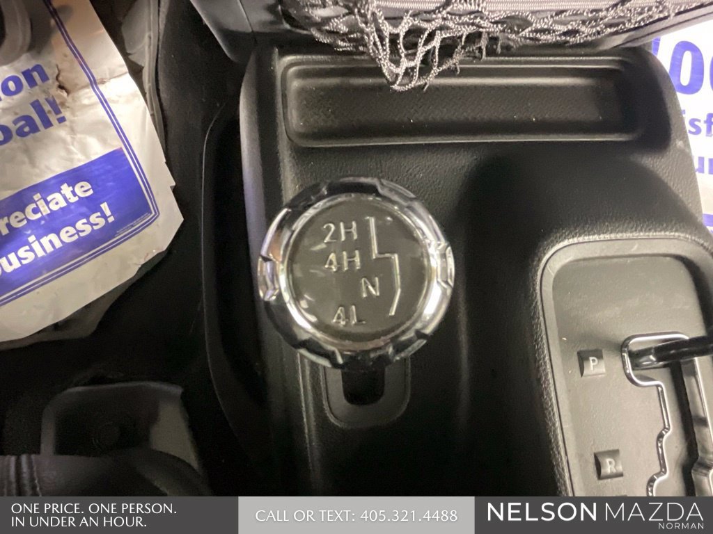 Used 2017 Jeep Wrangler Unlimited Rubicon AWD/4WD image 36