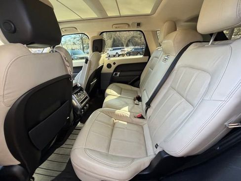 Used 2018 Land Rover Range Rover Sport HSE image 15