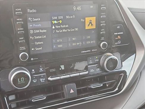 Used 2021 Toyota Highlander LE AWD/4WD image 20