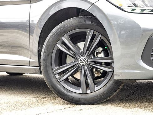 Used 2023 Volkswagen Jetta SE image 2