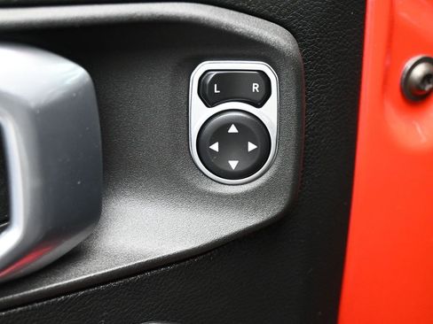 Used 2021 Jeep Gladiator Rubicon image 12