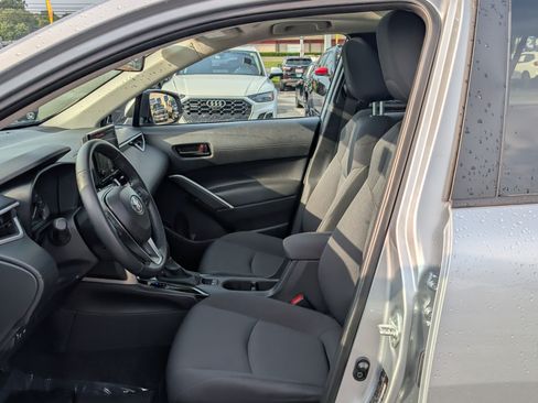 Used 2024 Toyota Corolla Cross LE w/ Moonroof Package AWD/4WD image 15