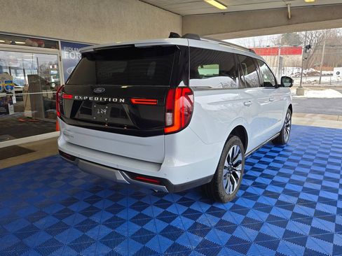 Used 2025 Ford Expedition Platinum w/ Driver's Package image 6