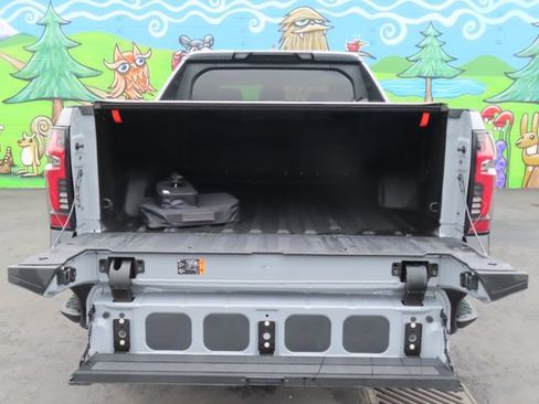 Certified 2025 Chevrolet Silverado EV RST AWD/4WD image 5