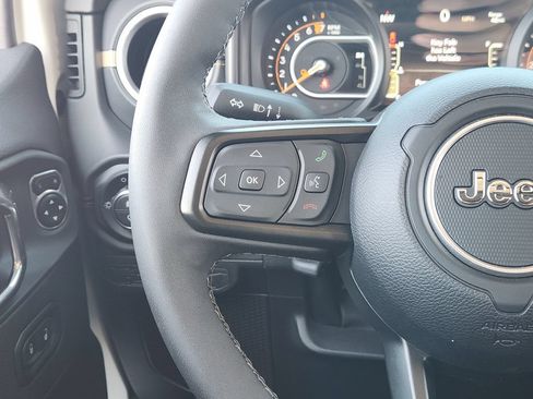 Used 2025 Jeep Gladiator Sport AWD/4WD image 26