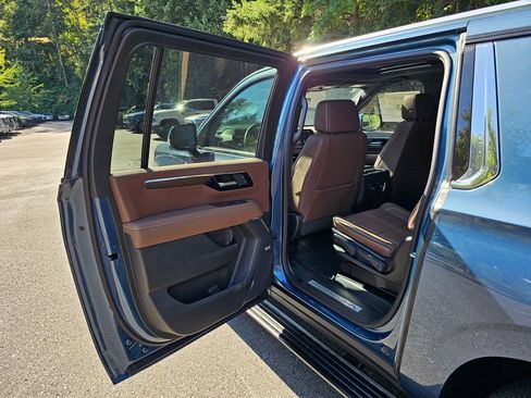 New 2026 Chevrolet Suburban High Country AWD/4WD image 16