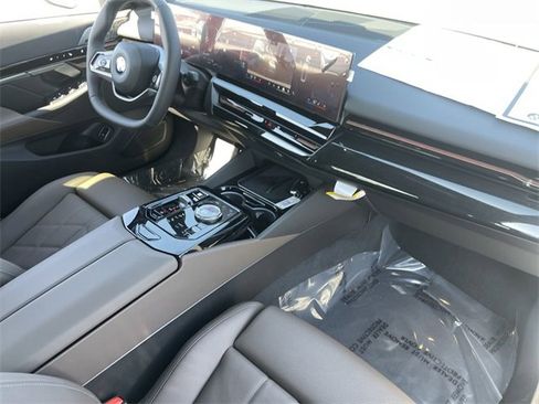 New 2025 BMW 530i image 13