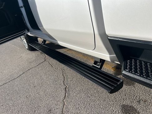 Used 2022 Chevrolet Silverado 2500 High Country w/ Z71 Off-Road Package image 15