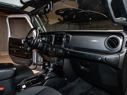 Used 2021 Jeep Gladiator Willys image 15