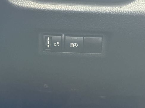 Certified 2021 Toyota RAV4 LE AWD/4WD image 28