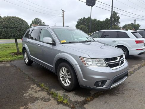 Used 2017 Dodge Journey SXT w/ Comfort/Convenience Group AWD/4WD image 3