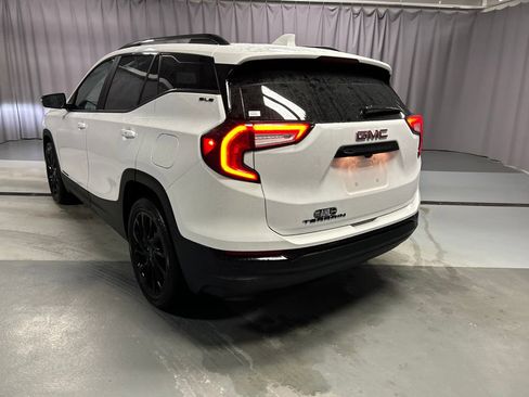 Used 2023 GMC Terrain SLE w/ Driver Convenience Package image 5