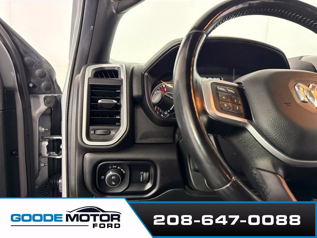 Used 2022 RAM 2500 Big Horn w/ Level C Equiment Group AWD/4WD image 14