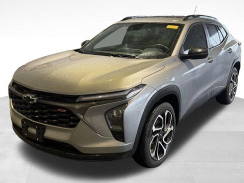 Used 2024 Chevrolet Trax RS w/ Sunroof Package image 2