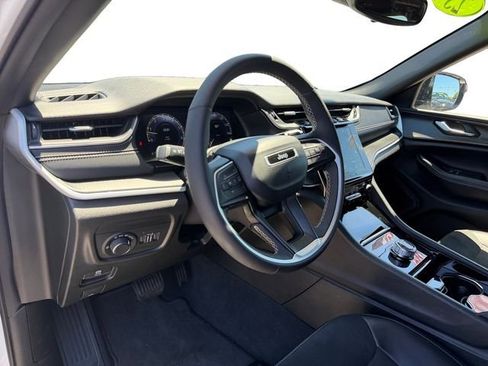 Certified 2023 Jeep Grand Cherokee Altitude AWD/4WD image 11
