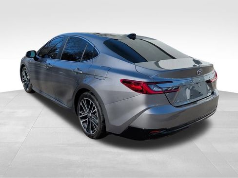 Used 2025 Toyota Camry XLE image 3