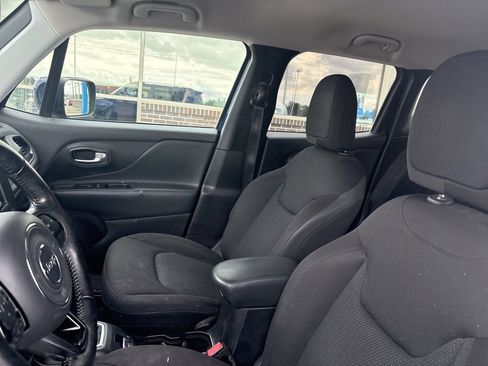 Used 2018 Jeep Renegade Altitude AWD/4WD image 11