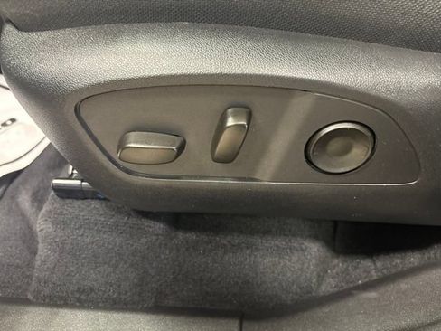 Used 2026 Chevrolet Traverse LT FWD image 34