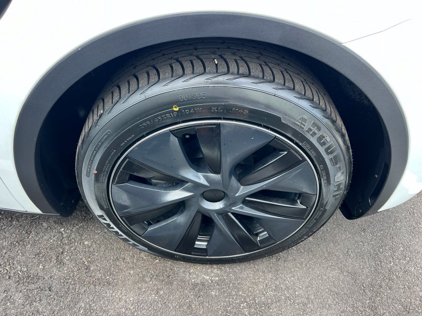 Used 2025 Tesla Model Y Long Range RWD image 12