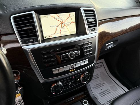 Used 2013 Mercedes-Benz GL 450 4MATIC image 21