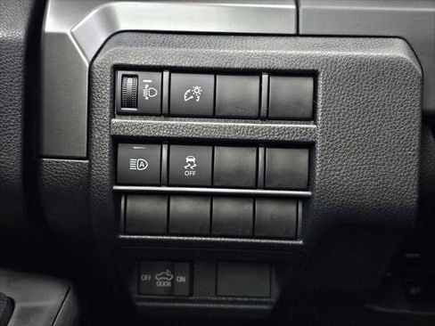 Certified 2025 Toyota Tacoma SR5 AWD/4WD image 30