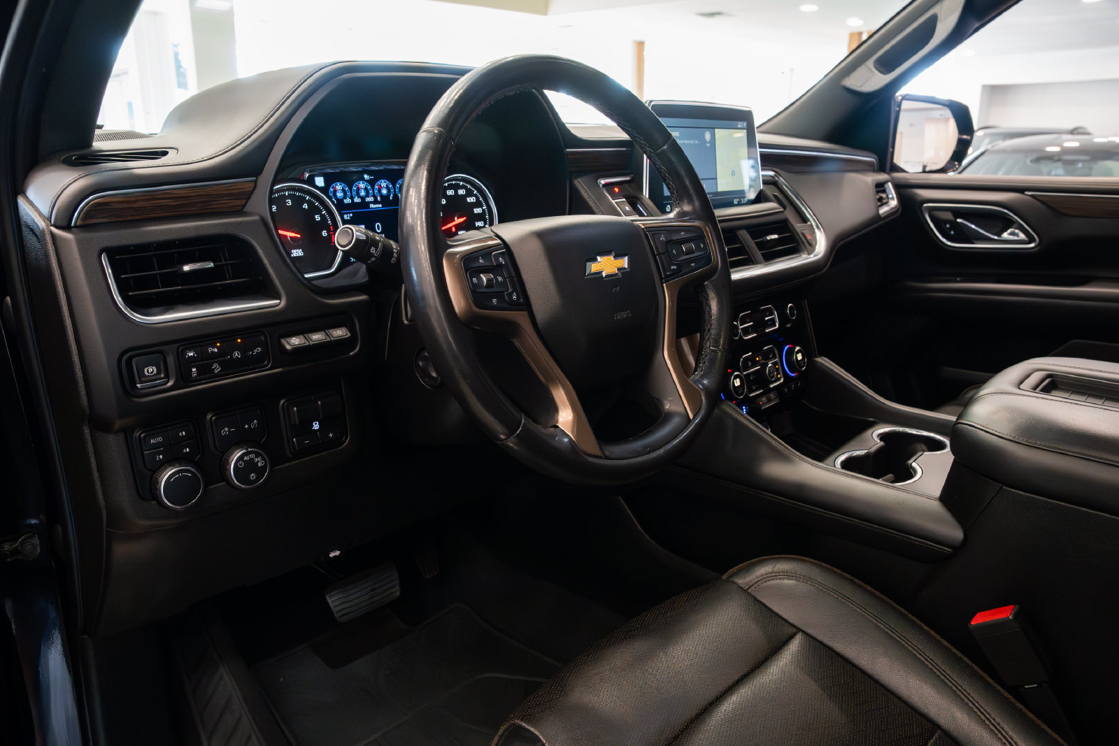 Used 2021 Chevrolet Tahoe High Country w/ Premium Package AWD/4WD image 21