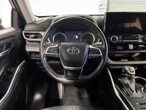 Used 2024 Toyota Highlander XLE AWD/4WD image 21