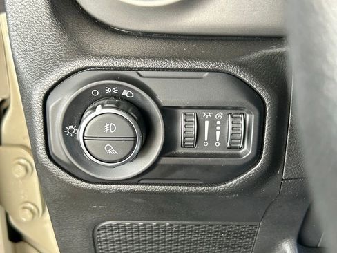 Used 2022 Jeep Gladiator Sport image 19