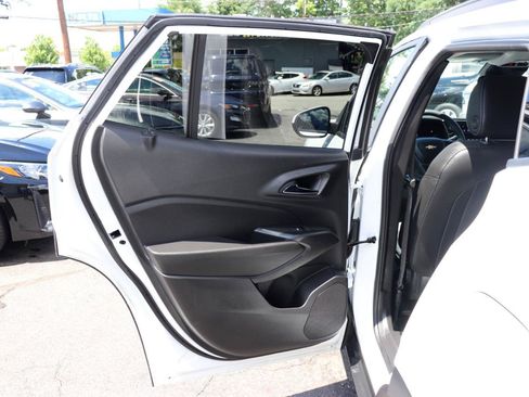 Used 2025 Chevrolet Trax LT FWD image 23