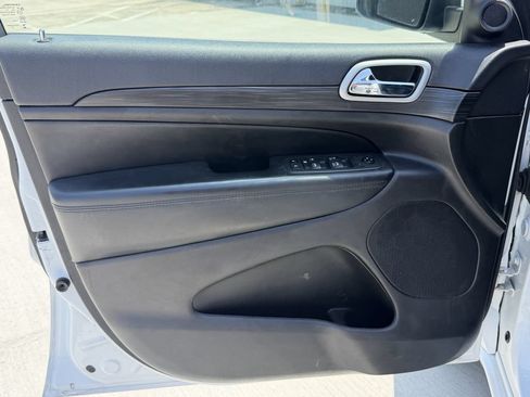Used 2021 Jeep Grand Cherokee Laredo X RWD image 10