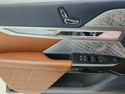 Used 2023 BMW i7 xDrive60 image 35