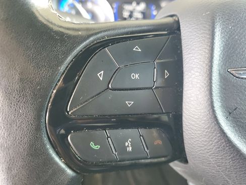 Used 2019 Chrysler Pacifica Touring Plus w/ S Appearance Package FWD image 23