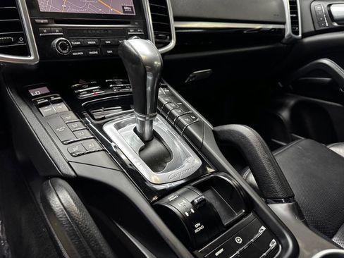 Used 2018 Porsche Cayenne image 24