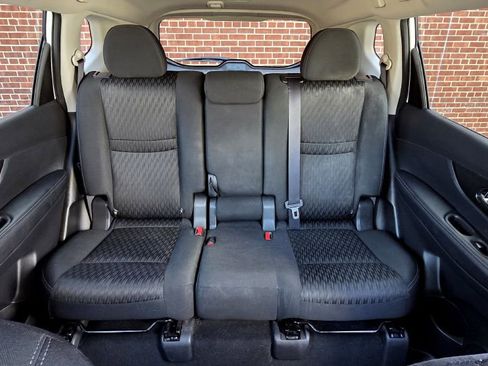 Used 2018 Nissan Rogue SV image 8