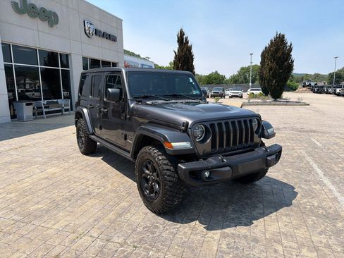 Used 2019 Jeep Wrangler Unlimited Sahara w/ Quick Order Package 24M Moab AWD/4WD image 2