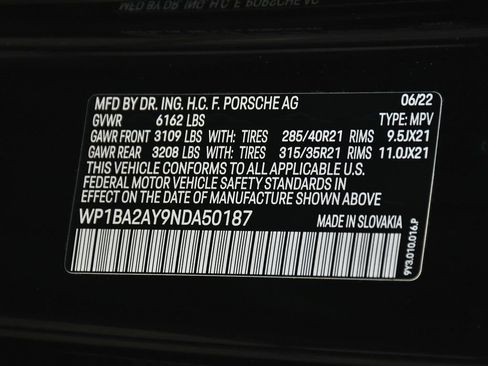 Used 2022 Porsche Cayenne Platinum Edition image 18