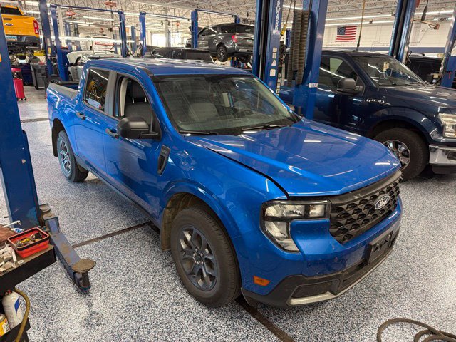Used 2025 Ford Maverick XLT w/ Equipment Group 302A AWD/4WD image 2