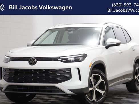 New 2026 Volkswagen Tiguan SE w/ Panoramic Sunroof Package image 1