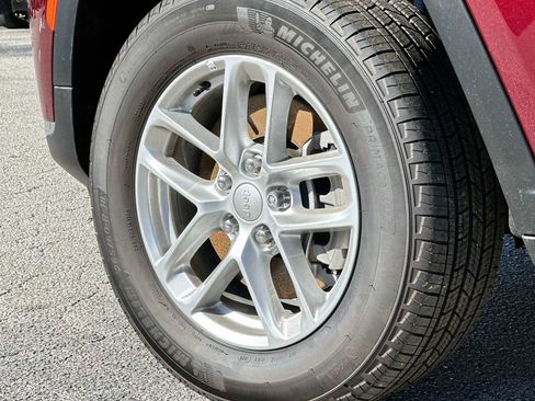 Used 2025 Jeep Grand Cherokee L Laredo w/ Luxury Tech Group I AWD/4WD image 11