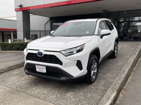 Certified 2024 Toyota RAV4 LE AWD/4WD image 3