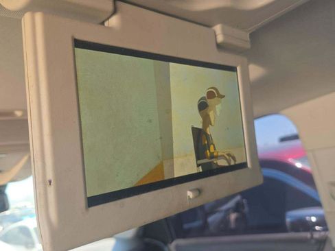 Used 2018 Chevrolet Suburban LT image 3