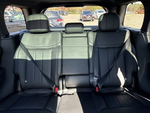 New 2025 Land Rover Range Rover SE image 30